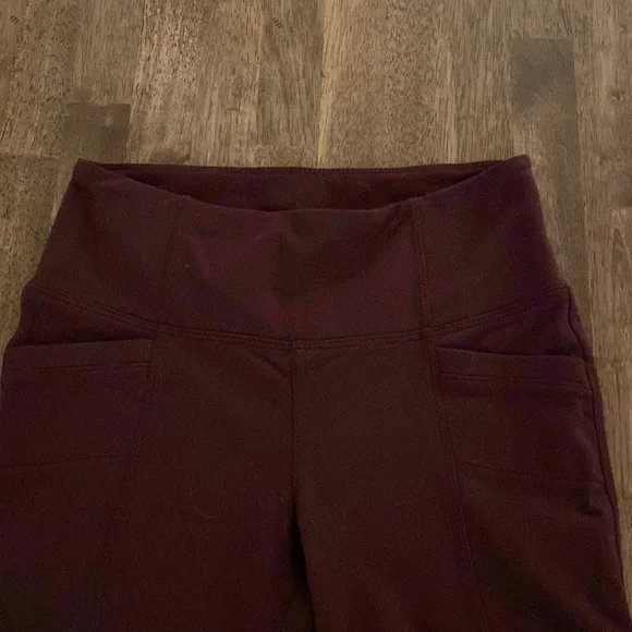 Athleta great stretchy yoga pants with great front and back pockets! - Picture 3 of 14